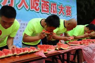 抓拍瞬间吃瓜群众,吃瓜群众的生动瞬间