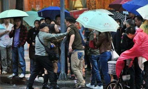 莱州大事件吃瓜群众视频,吃瓜群众视角下的现场直击