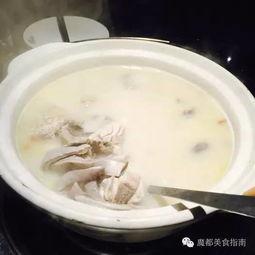 中餐5厅群众吃瓜,群众共享瓜香四溢的美食时光