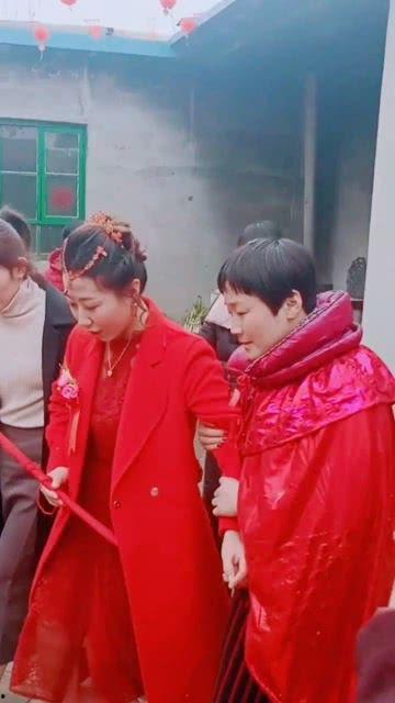 吃瓜群众成了瓜新郎